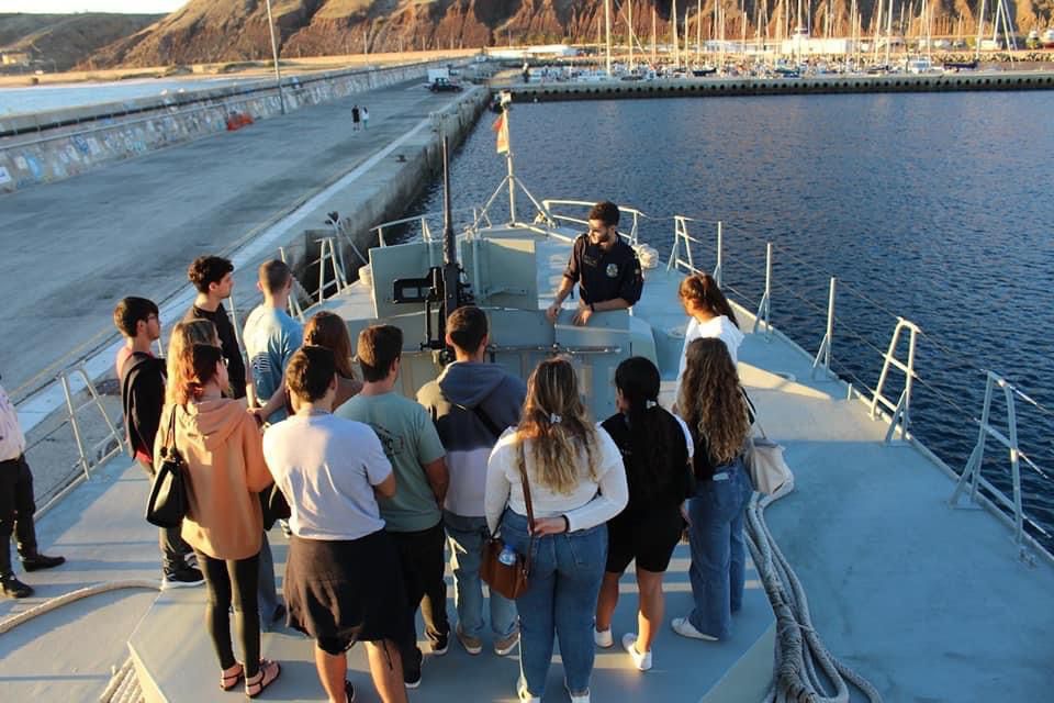 Navio da Marinha recebe Dia da Defesa Nacional